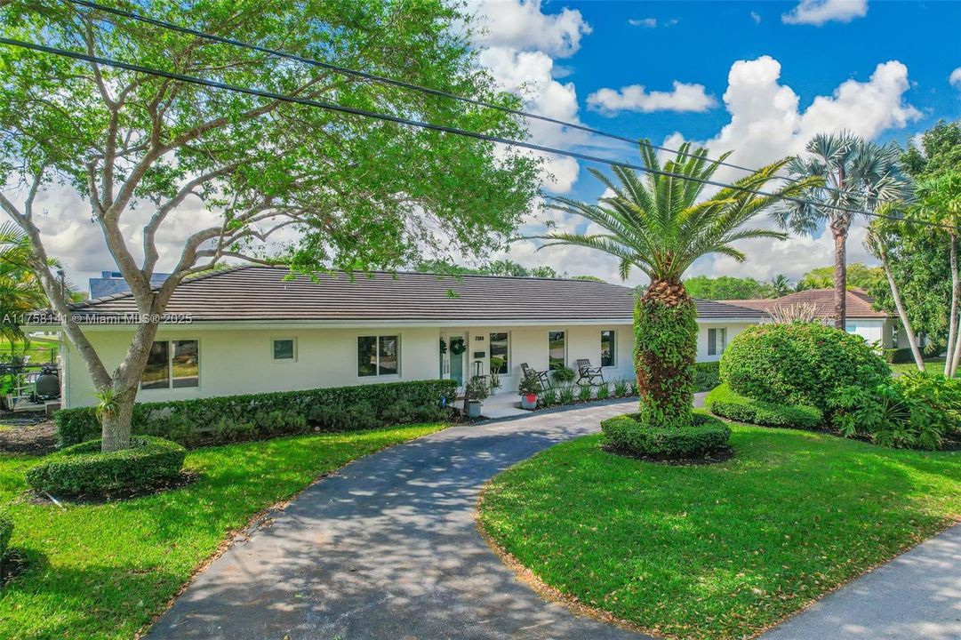 Recently Sold: $2,150,000 (5 beds, 3 baths, 2876 Square Feet)