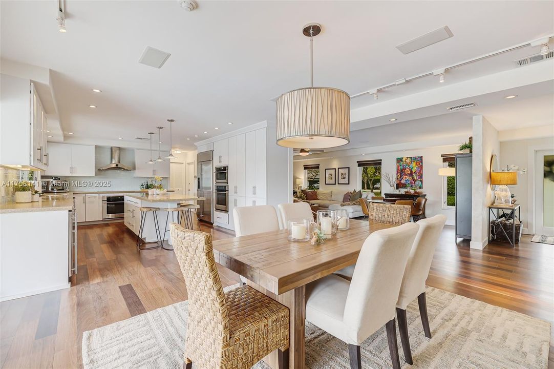 Recently Sold: $2,150,000 (5 beds, 3 baths, 2876 Square Feet)