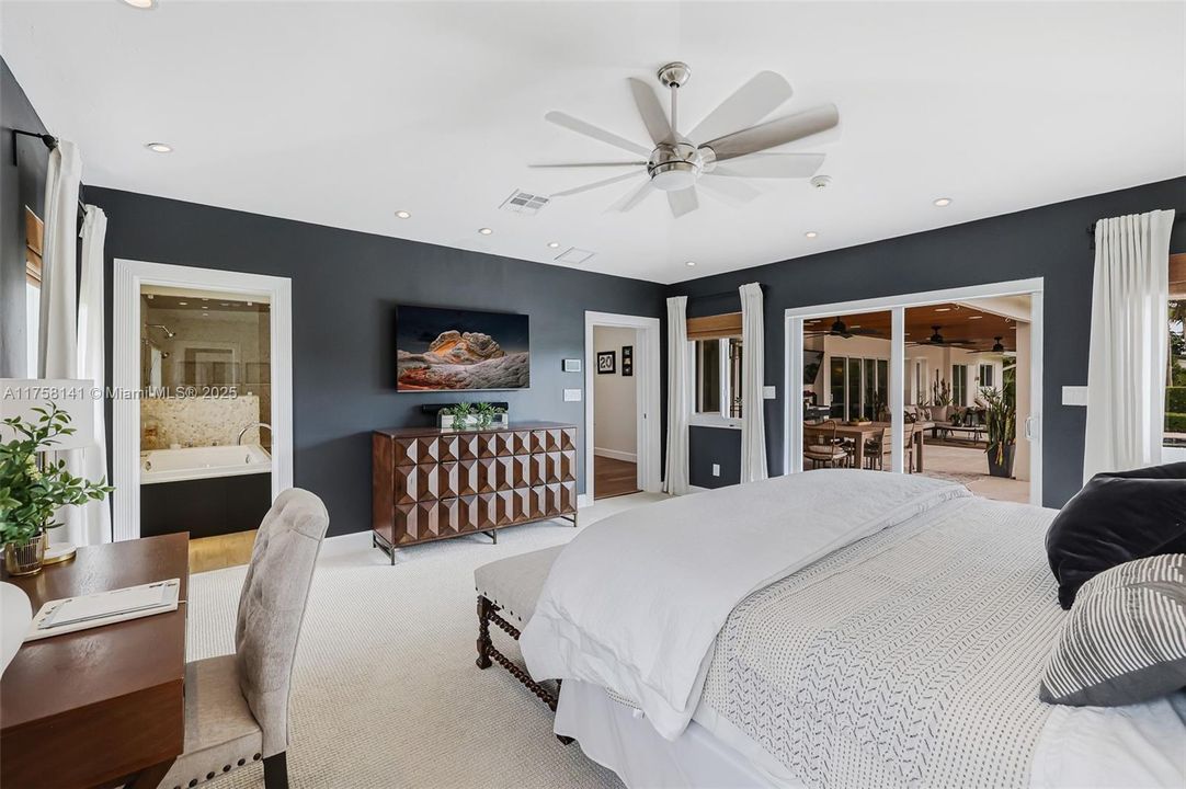 Recently Sold: $2,150,000 (5 beds, 3 baths, 2876 Square Feet)