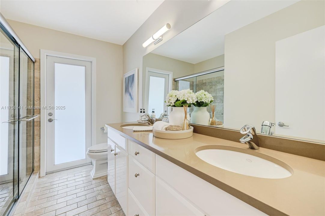 Recently Sold: $2,150,000 (5 beds, 3 baths, 2876 Square Feet)