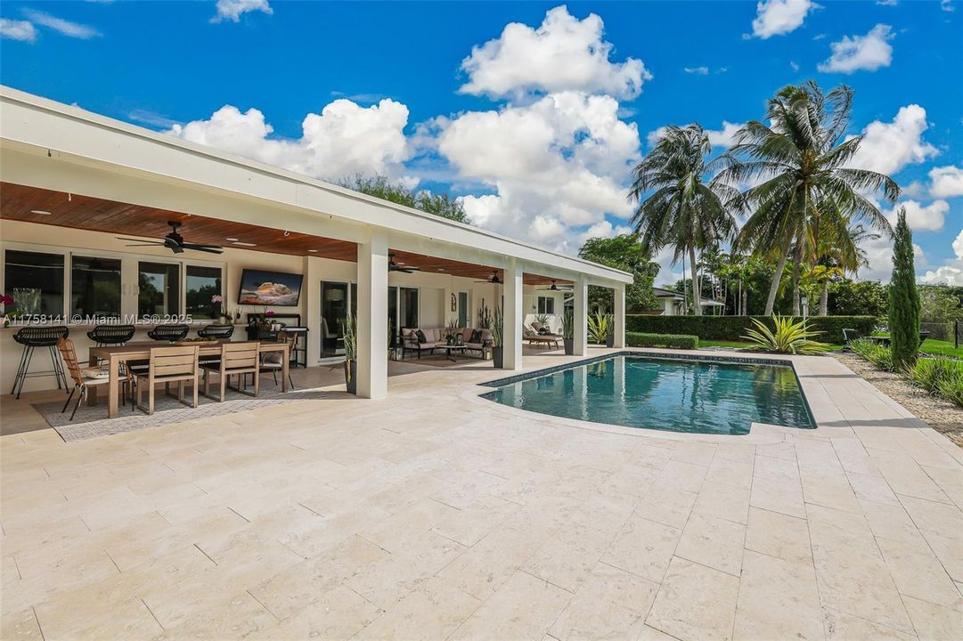 Recently Sold: $2,150,000 (5 beds, 3 baths, 2876 Square Feet)