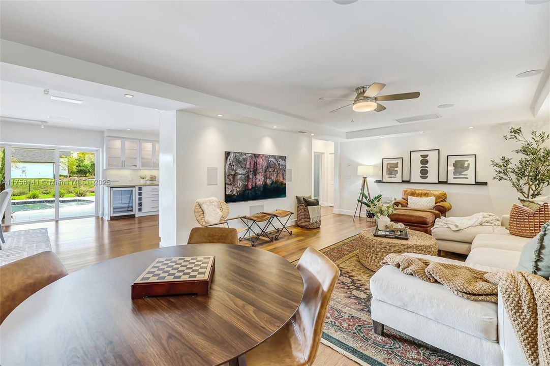 Recently Sold: $2,150,000 (5 beds, 3 baths, 2876 Square Feet)