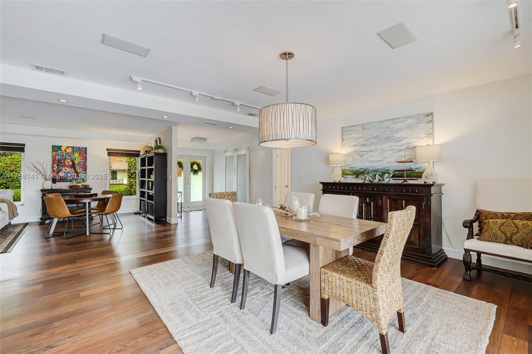 Recently Sold: $2,150,000 (5 beds, 3 baths, 2876 Square Feet)