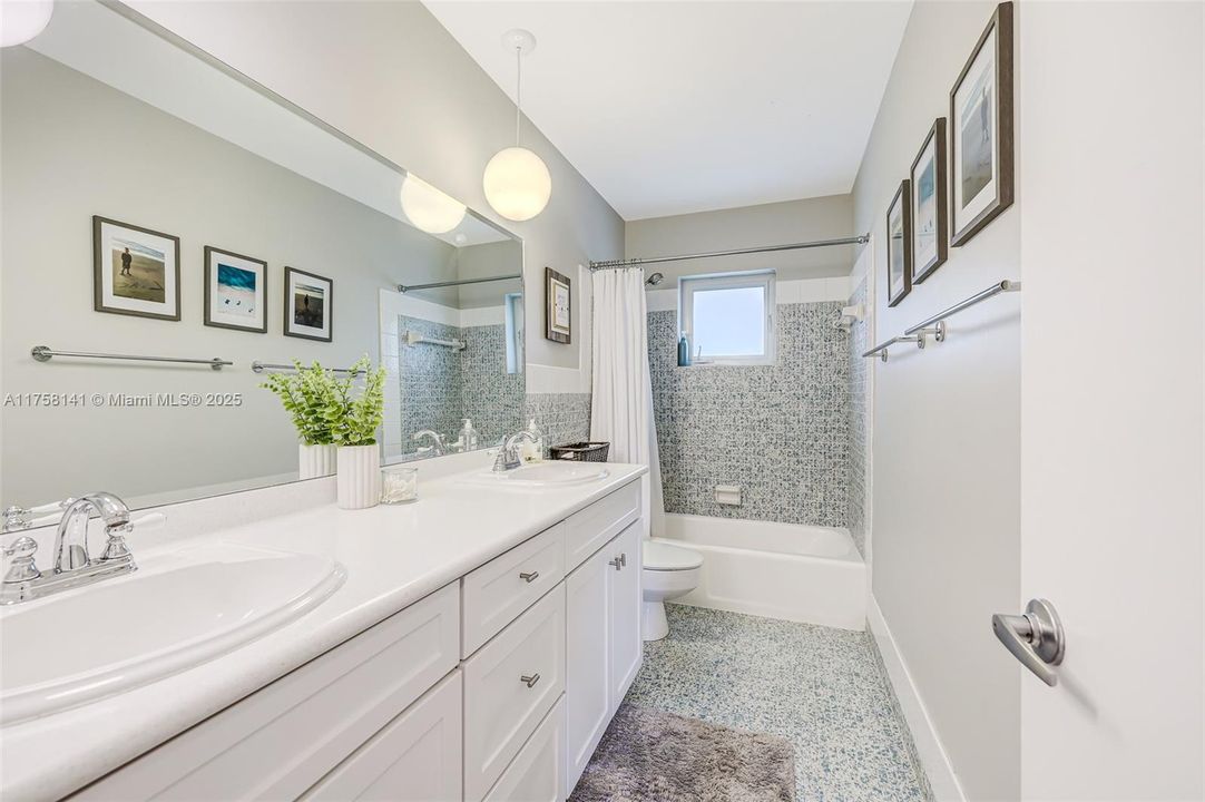 Recently Sold: $2,150,000 (5 beds, 3 baths, 2876 Square Feet)