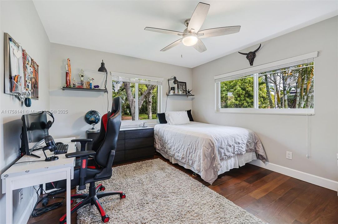 Recently Sold: $2,150,000 (5 beds, 3 baths, 2876 Square Feet)