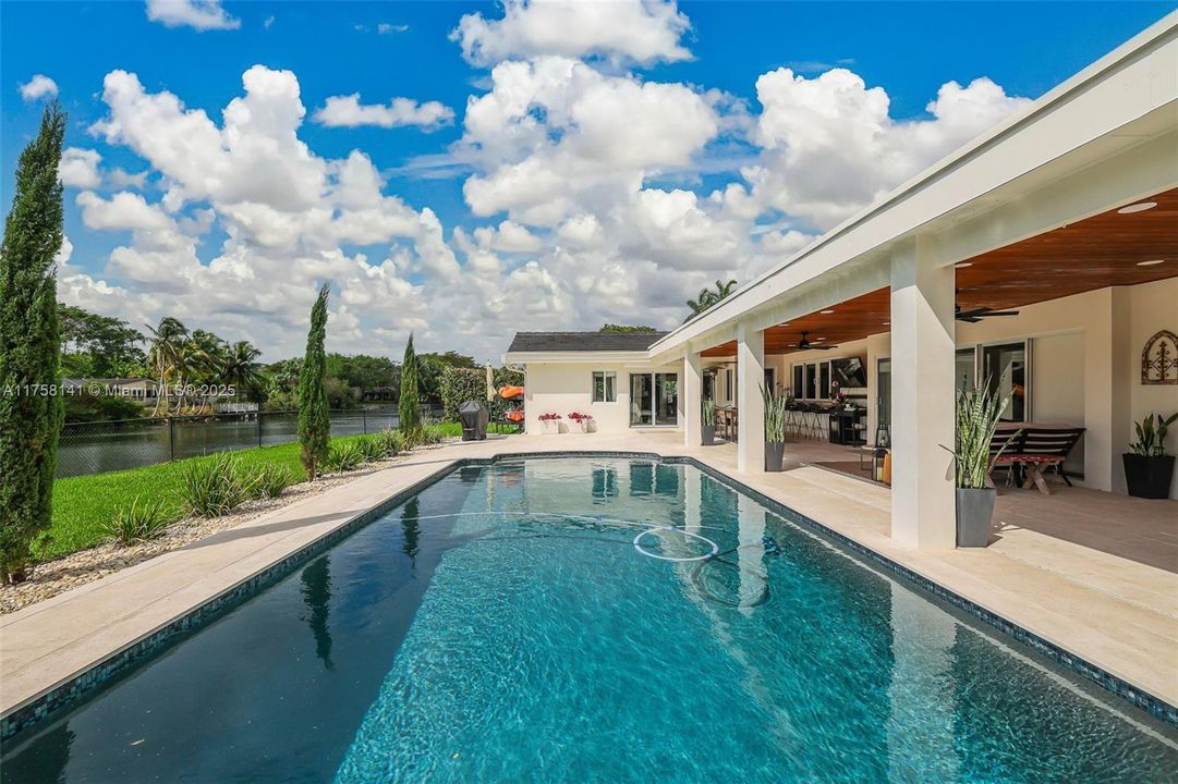 Recently Sold: $2,150,000 (5 beds, 3 baths, 2876 Square Feet)