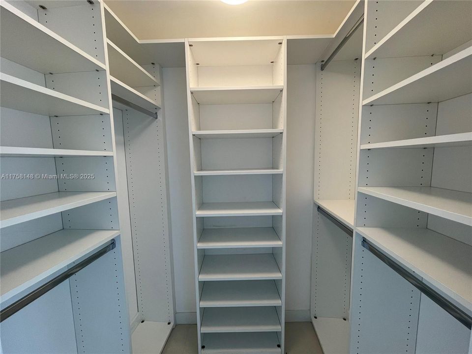 For Sale: $1,125,000 (2 beds, 2 baths, 1325 Square Feet)