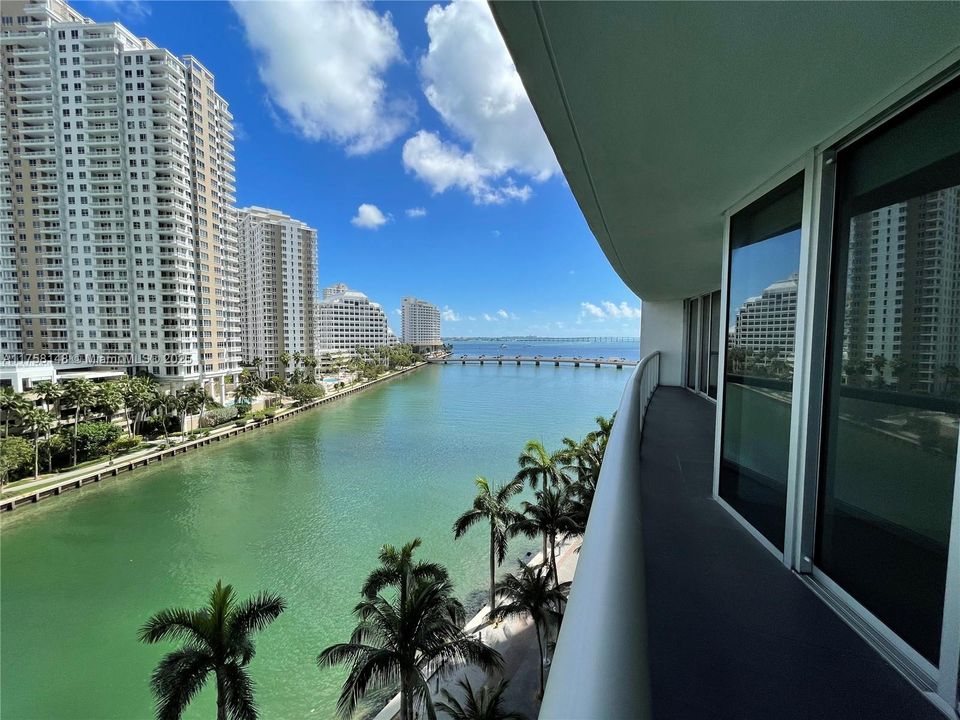 For Sale: $1,125,000 (2 beds, 2 baths, 1325 Square Feet)