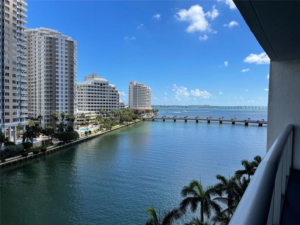 For Sale: $1,125,000 (2 beds, 2 baths, 1325 Square Feet)