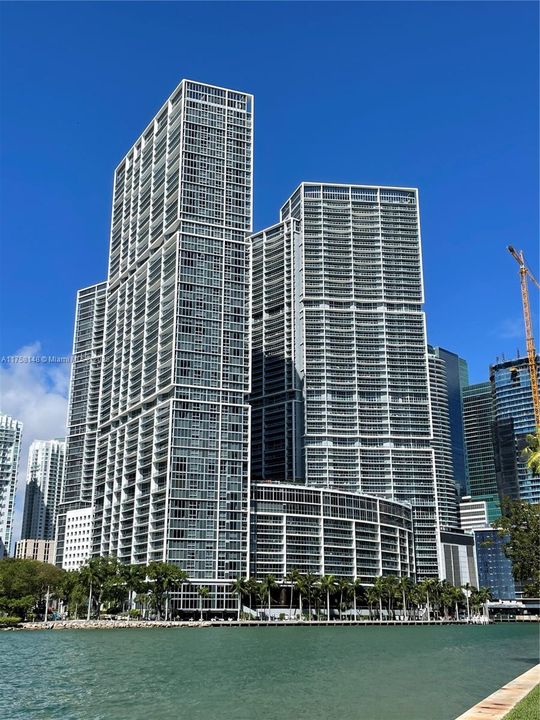 For Sale: $1,125,000 (2 beds, 2 baths, 1325 Square Feet)