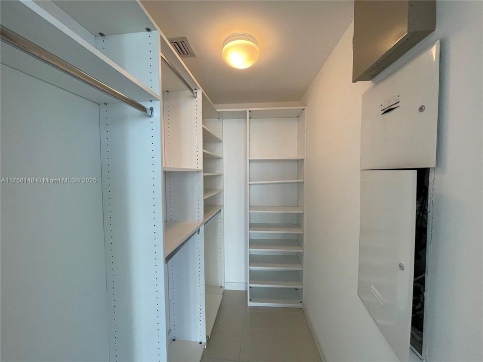 For Sale: $1,125,000 (2 beds, 2 baths, 1325 Square Feet)