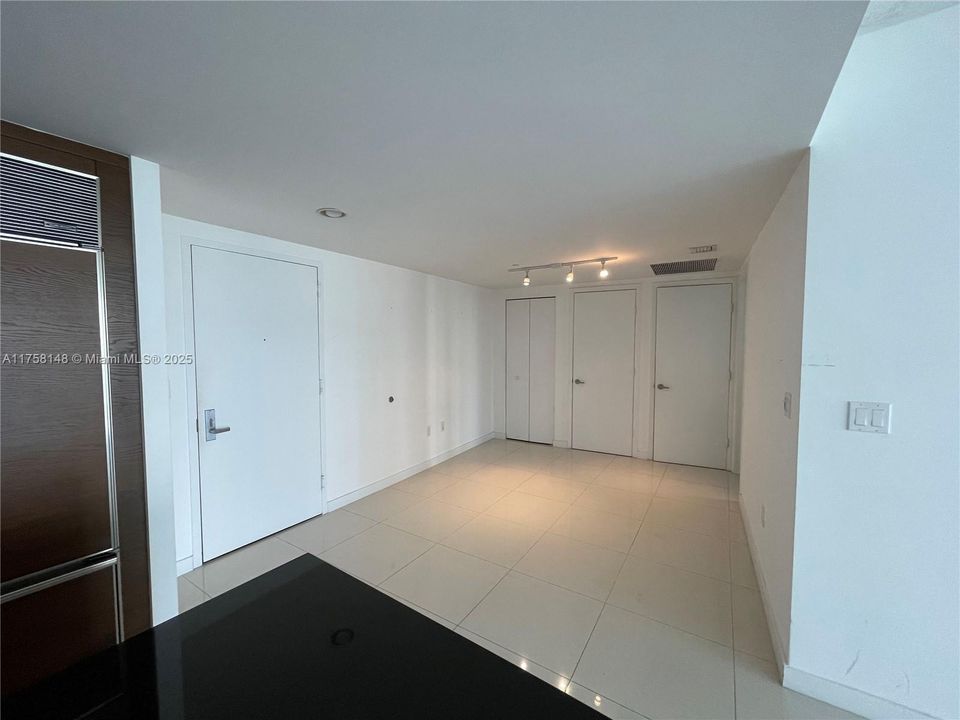 For Sale: $1,125,000 (2 beds, 2 baths, 1325 Square Feet)