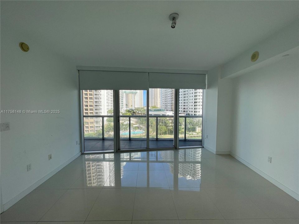 For Sale: $1,125,000 (2 beds, 2 baths, 1325 Square Feet)