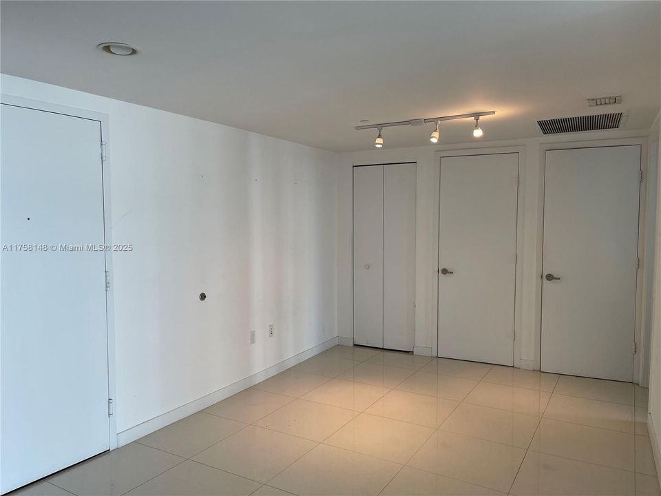 For Sale: $1,125,000 (2 beds, 2 baths, 1325 Square Feet)
