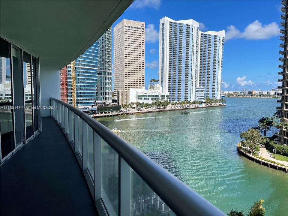 For Sale: $1,125,000 (2 beds, 2 baths, 1325 Square Feet)