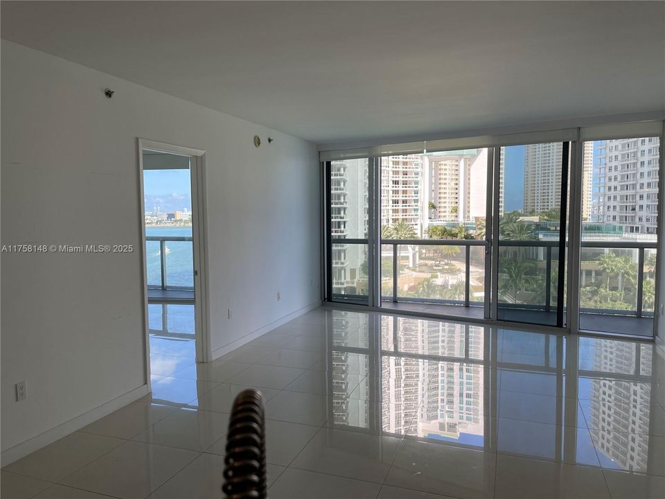 For Sale: $1,125,000 (2 beds, 2 baths, 1325 Square Feet)