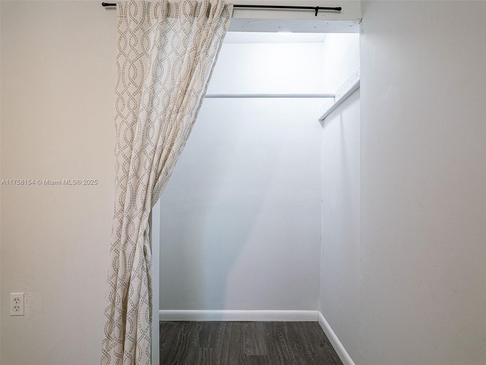 Недавно продано: $324,999 (3 спален, 2 ванн, 2076 Квадратных фут)