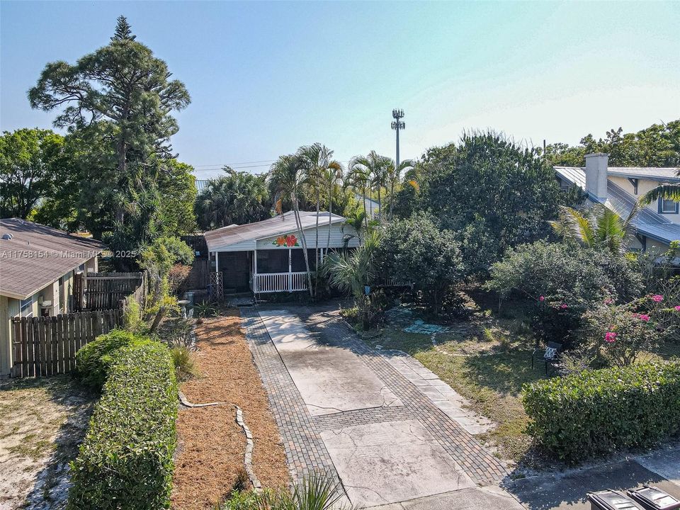 Недавно продано: $324,999 (3 спален, 2 ванн, 2076 Квадратных фут)