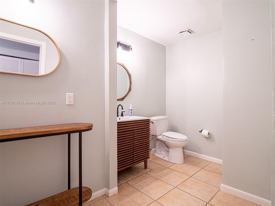 Недавно продано: $324,999 (3 спален, 2 ванн, 2076 Квадратных фут)