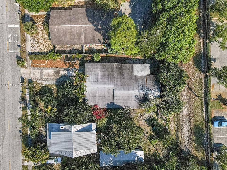 Недавно продано: $324,999 (3 спален, 2 ванн, 2076 Квадратных фут)