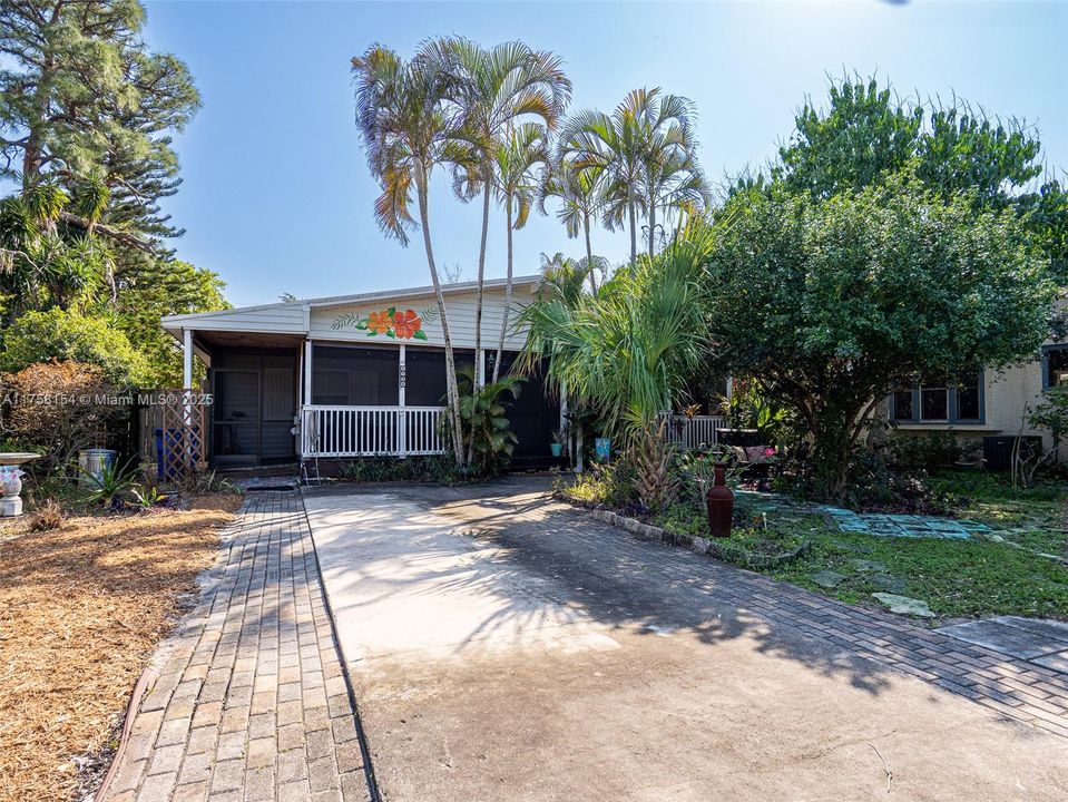 Недавно продано: $324,999 (3 спален, 2 ванн, 2076 Квадратных фут)