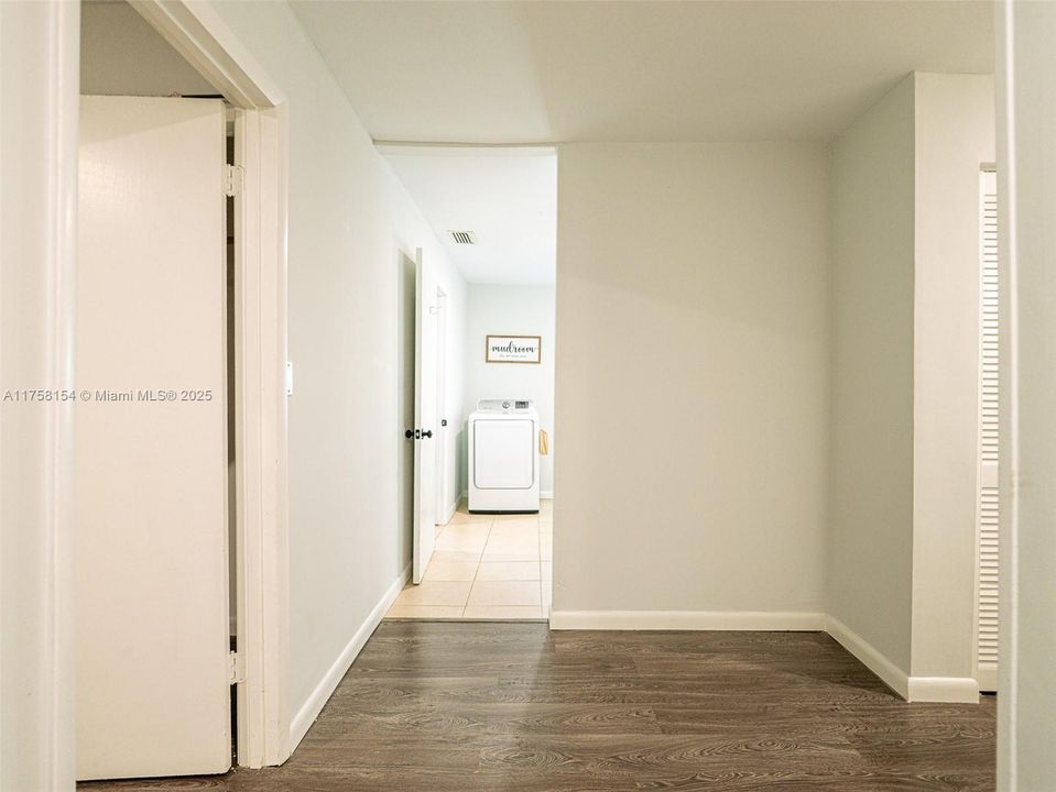 Недавно продано: $324,999 (3 спален, 2 ванн, 2076 Квадратных фут)