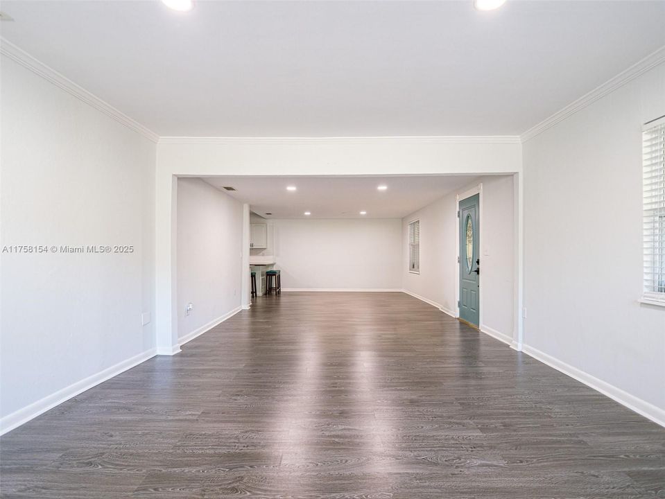 Недавно продано: $324,999 (3 спален, 2 ванн, 2076 Квадратных фут)