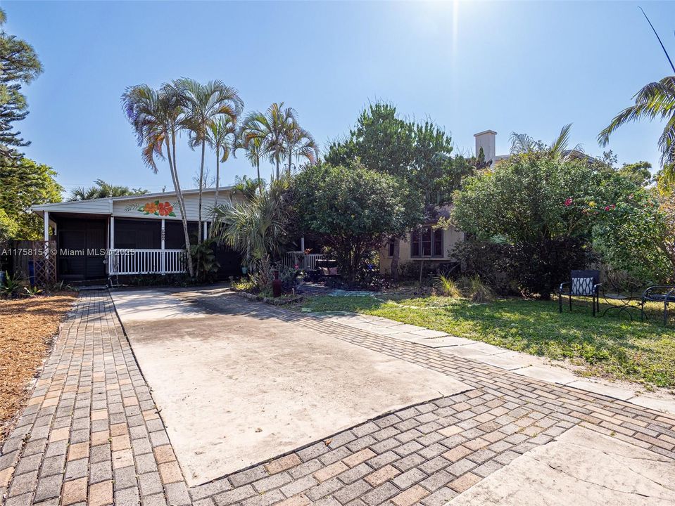 Недавно продано: $324,999 (3 спален, 2 ванн, 2076 Квадратных фут)