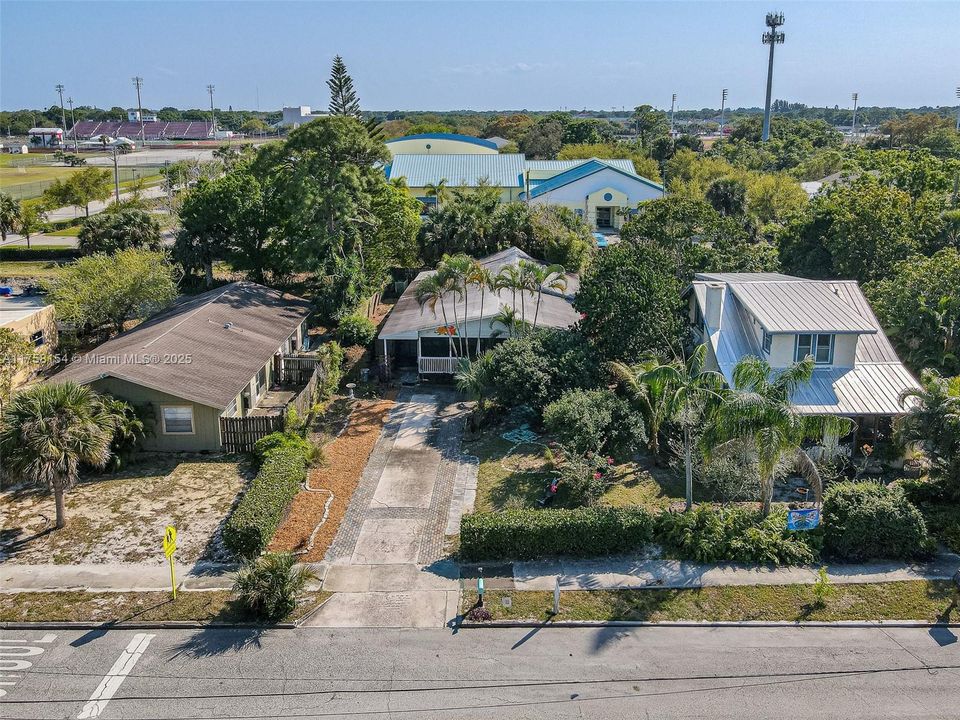 Недавно продано: $324,999 (3 спален, 2 ванн, 2076 Квадратных фут)