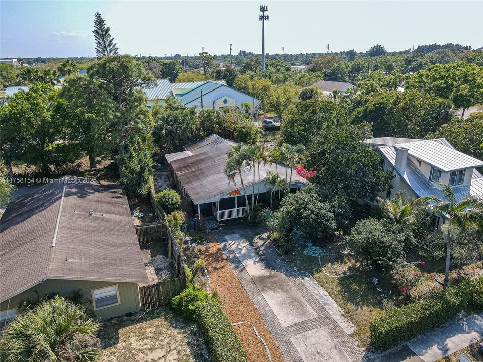 Недавно продано: $324,999 (3 спален, 2 ванн, 2076 Квадратных фут)