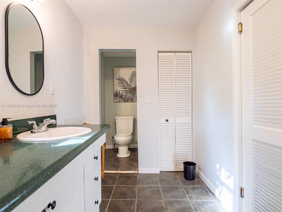 Недавно продано: $324,999 (3 спален, 2 ванн, 2076 Квадратных фут)