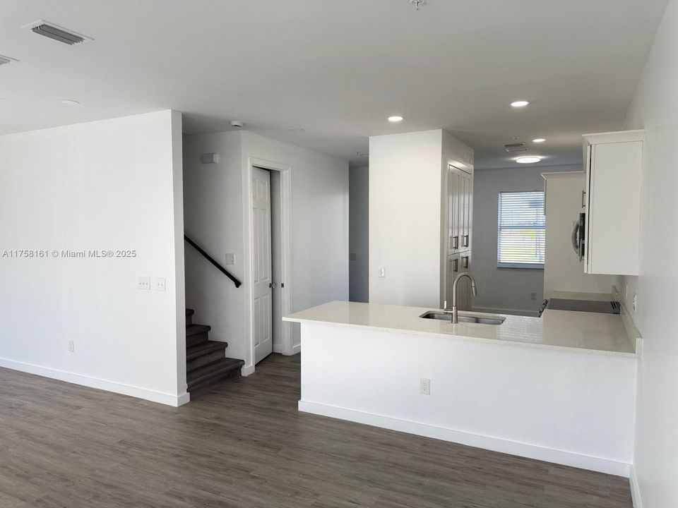 Recently Rented: $3,000 (3 beds, 2 baths, 0 Square Feet)