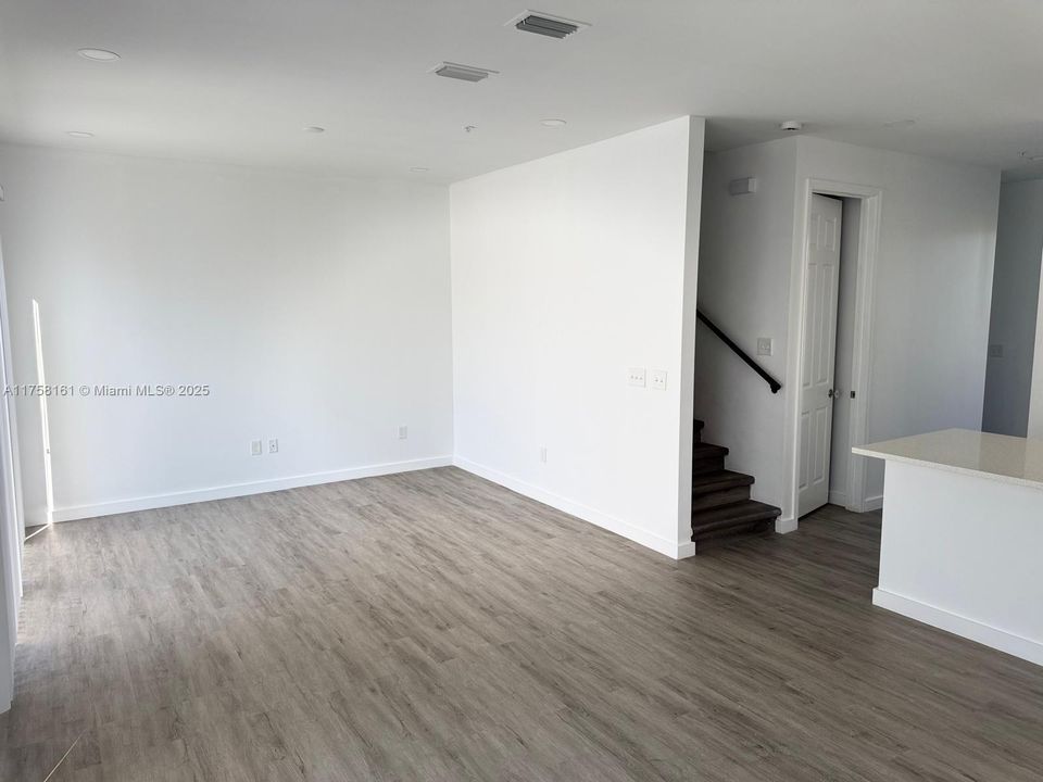 Recently Rented: $3,000 (3 beds, 2 baths, 0 Square Feet)