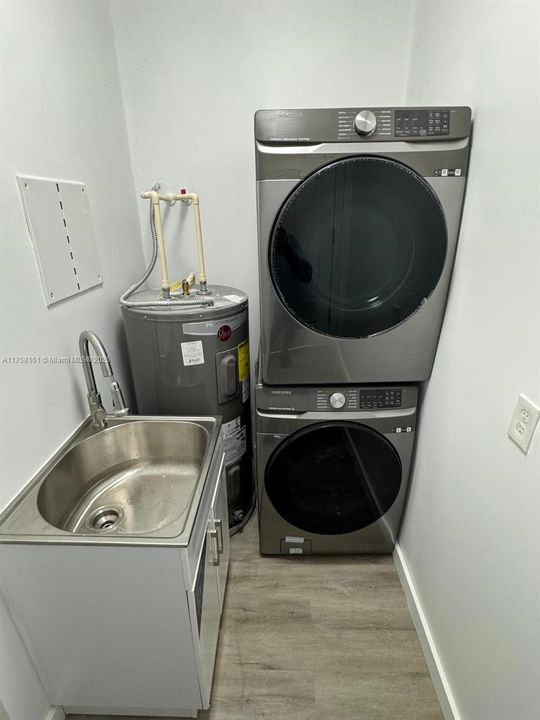 Recently Rented: $3,000 (3 beds, 2 baths, 0 Square Feet)