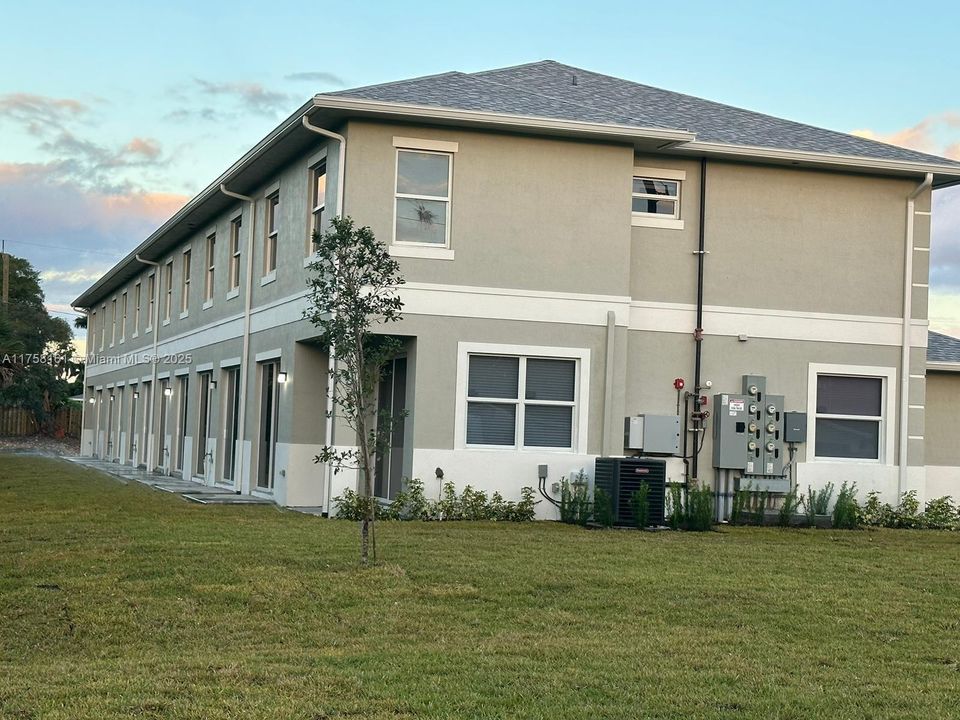 Recently Rented: $3,000 (3 beds, 2 baths, 0 Square Feet)