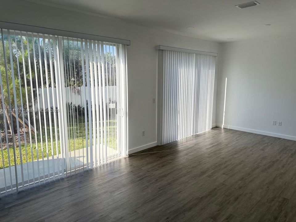 Recently Rented: $3,000 (3 beds, 2 baths, 0 Square Feet)