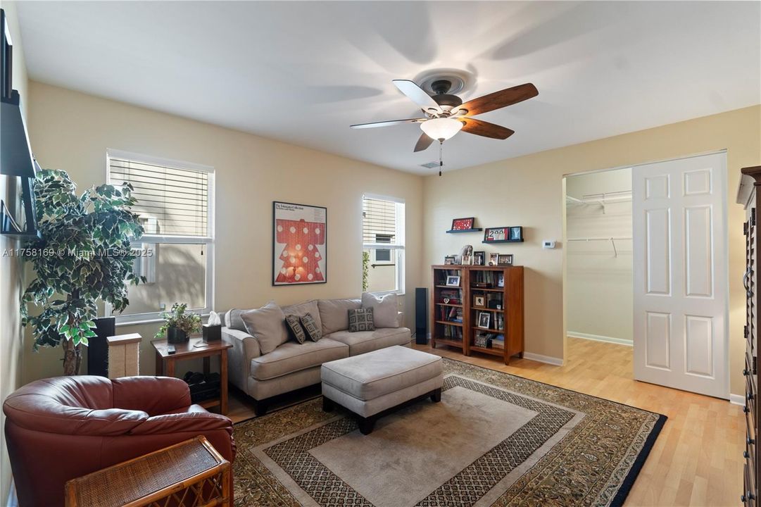 最近售出: $975,000 (3 贝兹, 3 浴室, 3046 平方英尺)