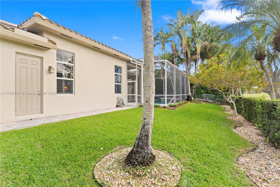 最近售出: $975,000 (3 贝兹, 3 浴室, 3046 平方英尺)