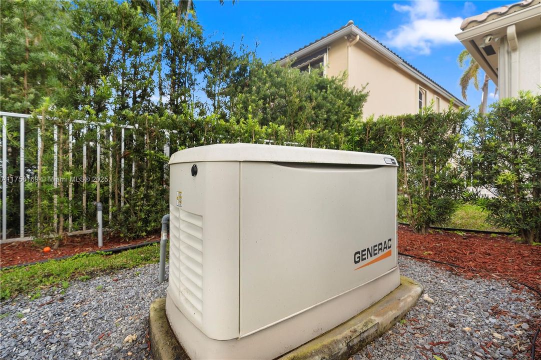 最近售出: $975,000 (3 贝兹, 3 浴室, 3046 平方英尺)