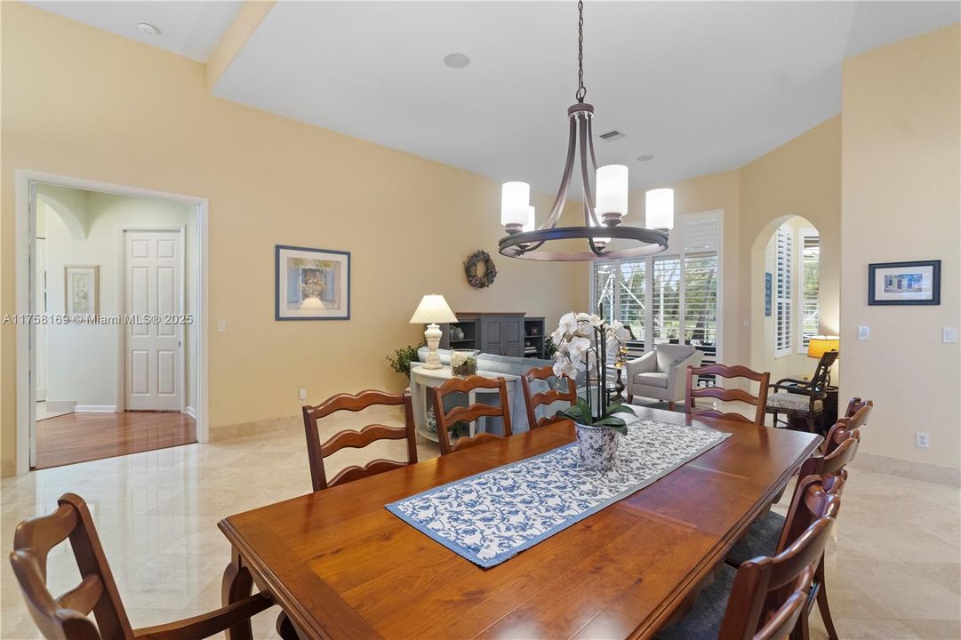 最近售出: $975,000 (3 贝兹, 3 浴室, 3046 平方英尺)