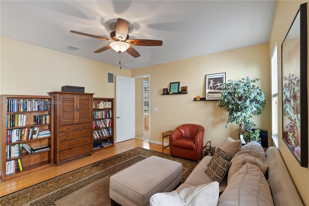 最近售出: $975,000 (3 贝兹, 3 浴室, 3046 平方英尺)