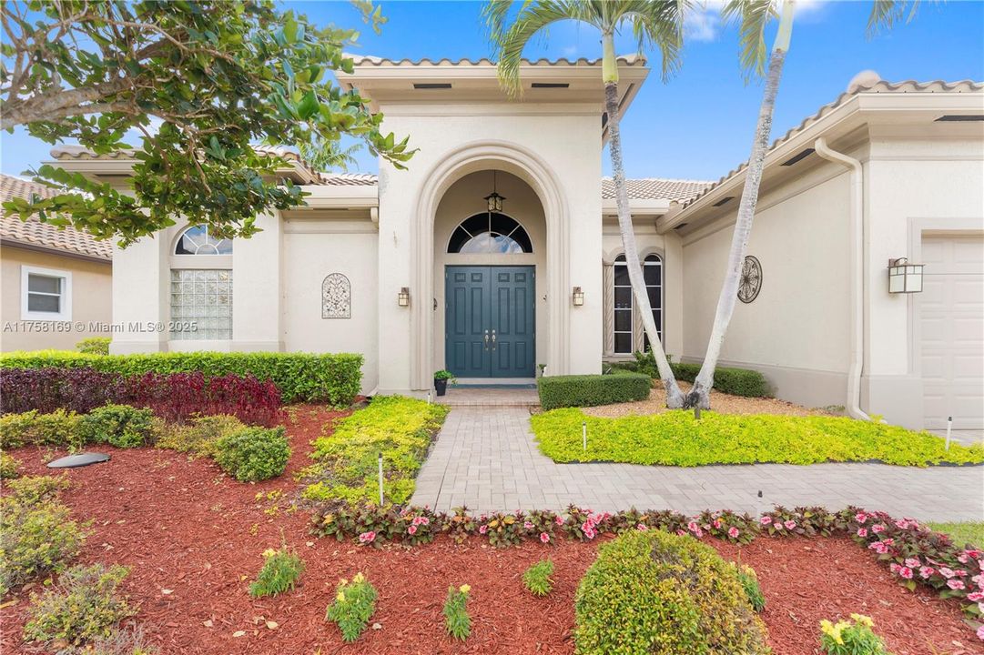 最近售出: $975,000 (3 贝兹, 3 浴室, 3046 平方英尺)