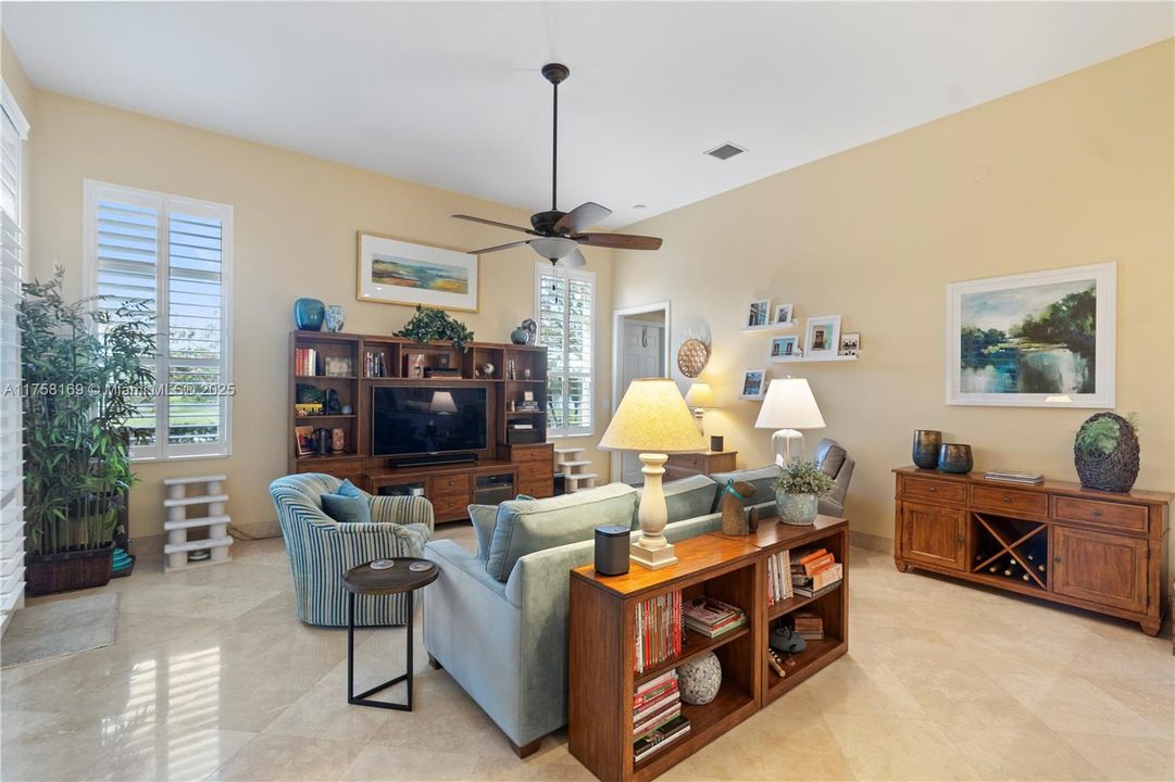 最近售出: $975,000 (3 贝兹, 3 浴室, 3046 平方英尺)