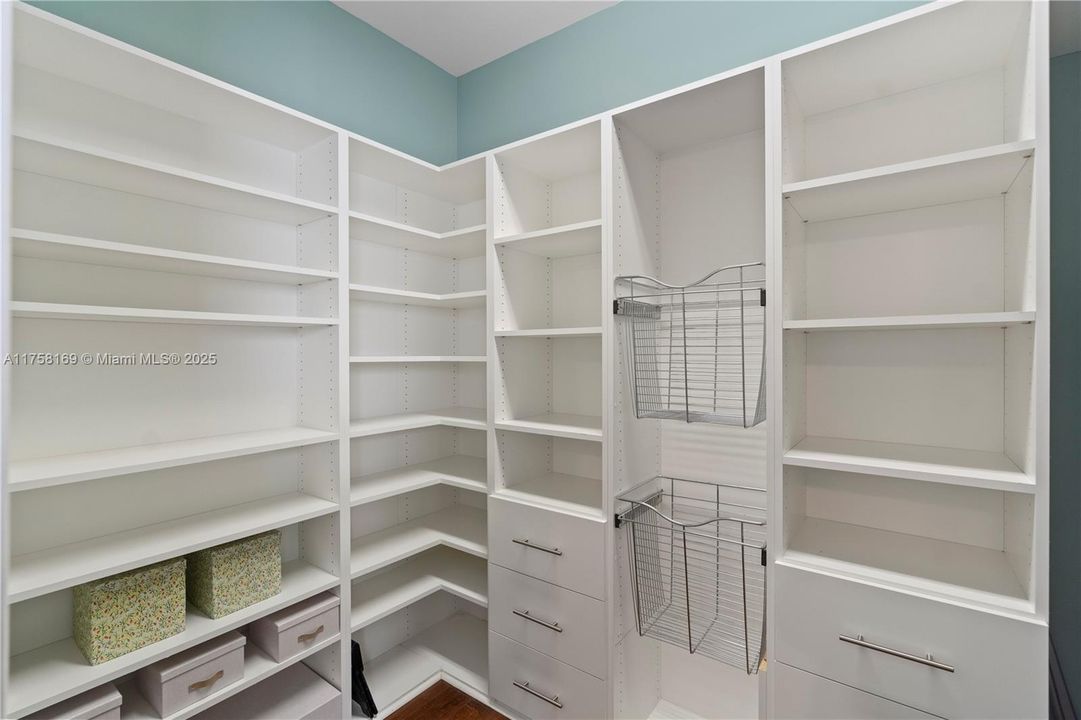 最近售出: $975,000 (3 贝兹, 3 浴室, 3046 平方英尺)