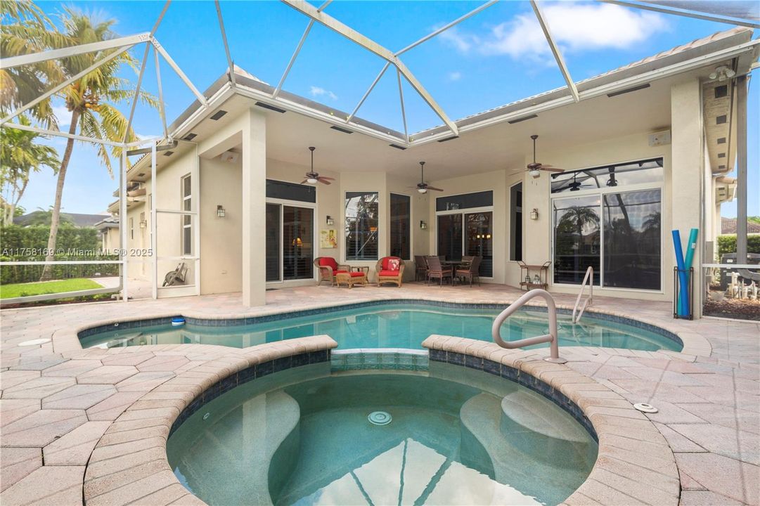 最近售出: $975,000 (3 贝兹, 3 浴室, 3046 平方英尺)