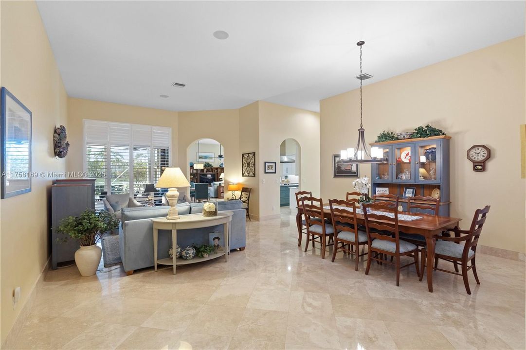 最近售出: $975,000 (3 贝兹, 3 浴室, 3046 平方英尺)