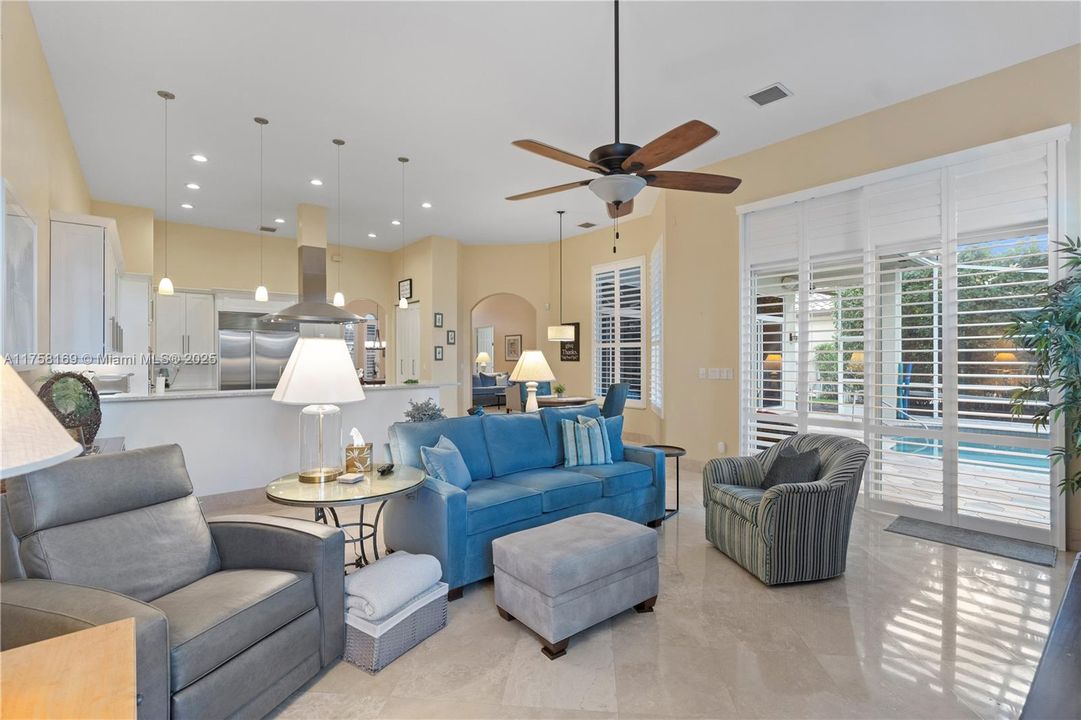 最近售出: $975,000 (3 贝兹, 3 浴室, 3046 平方英尺)