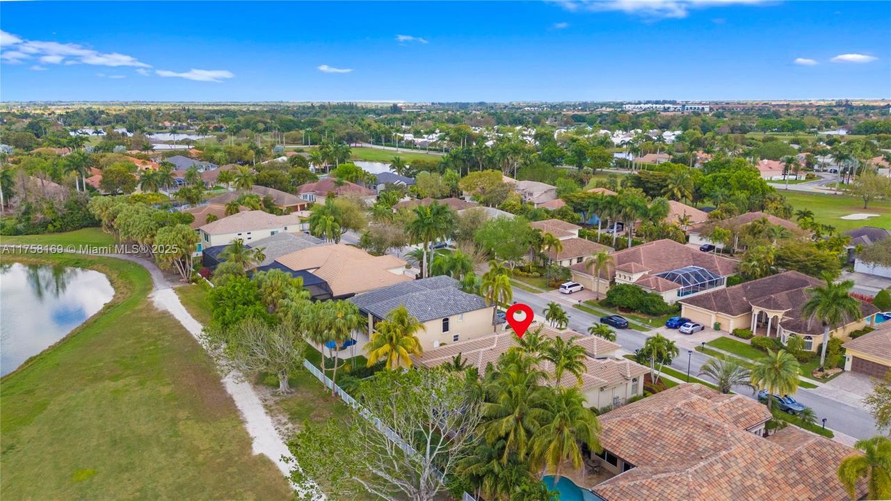 最近售出: $975,000 (3 贝兹, 3 浴室, 3046 平方英尺)