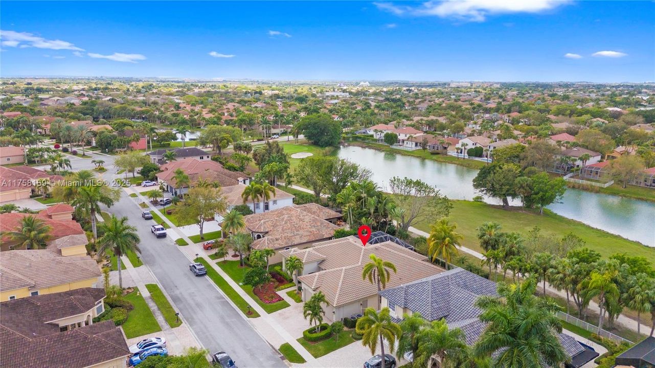 最近售出: $975,000 (3 贝兹, 3 浴室, 3046 平方英尺)