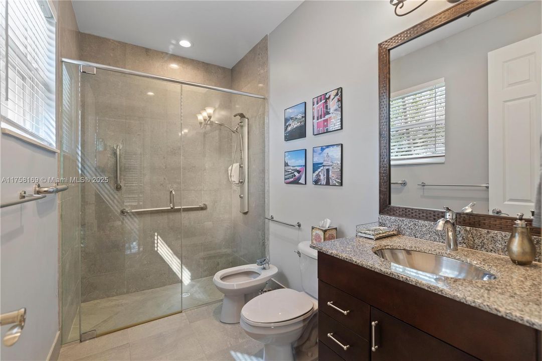 最近售出: $975,000 (3 贝兹, 3 浴室, 3046 平方英尺)